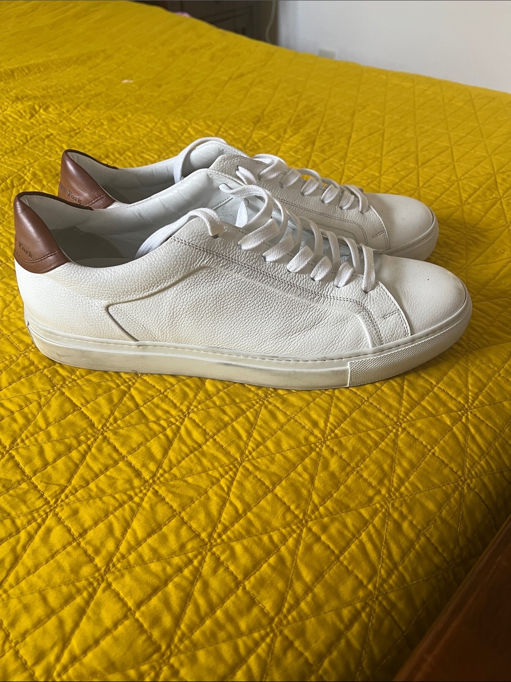 White leather minimalist leather sneakers